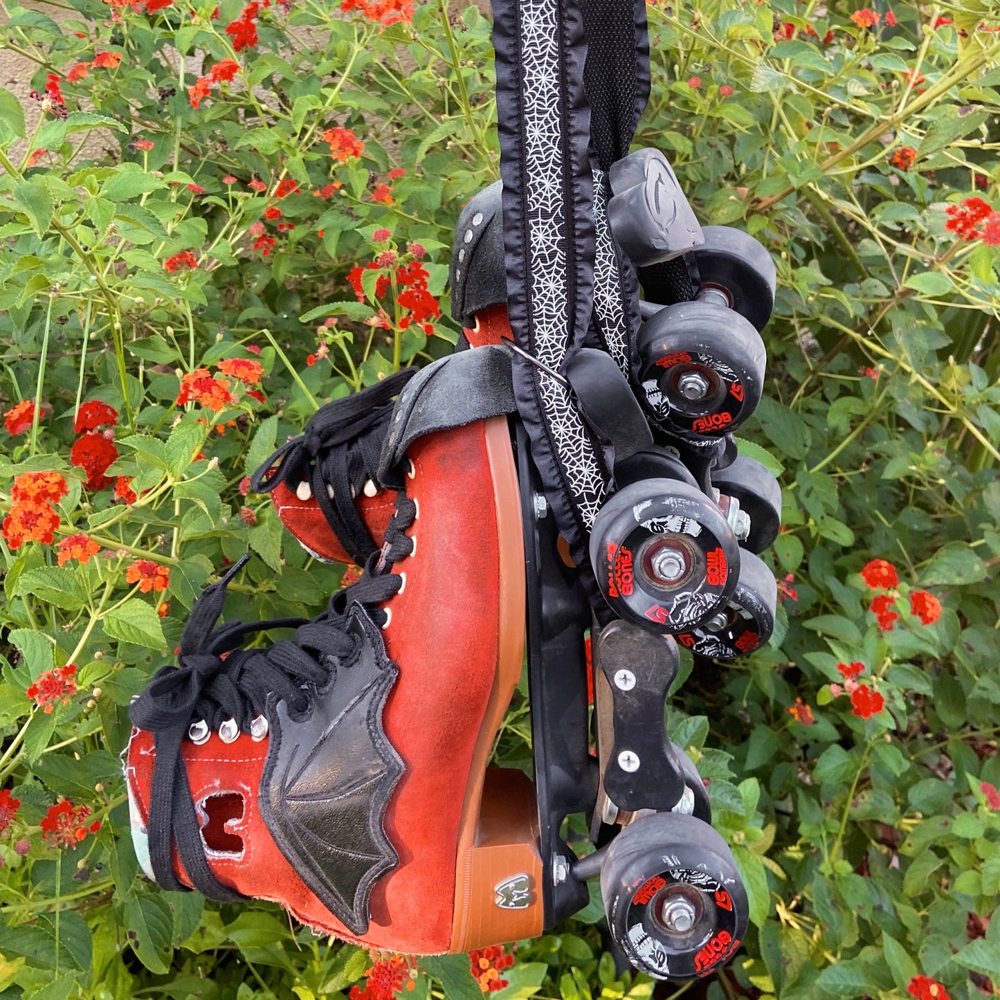 Black Ruffle Spiderweb Roller Skate Leash