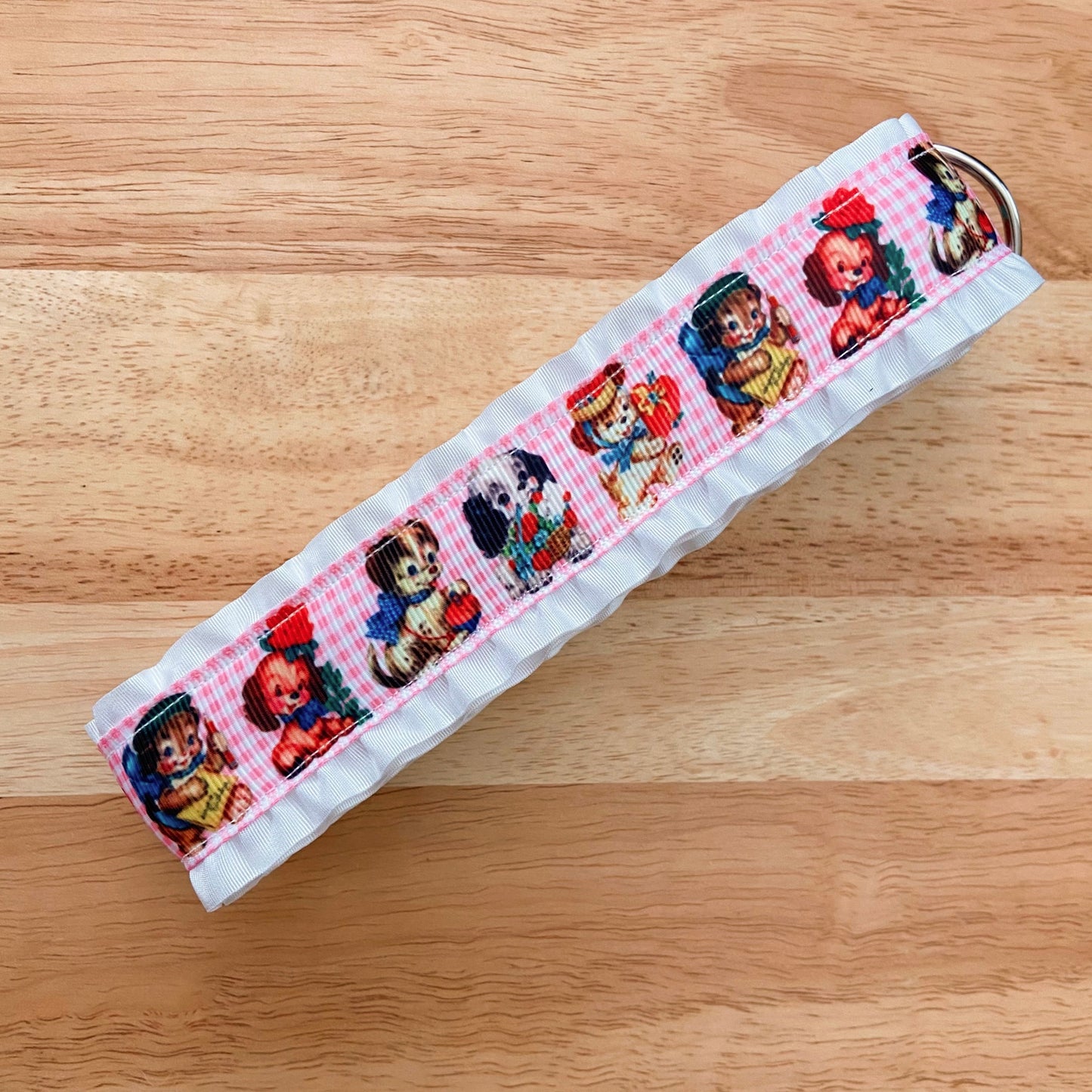 Kitschy Pups Ruffle Roller Skate Leash