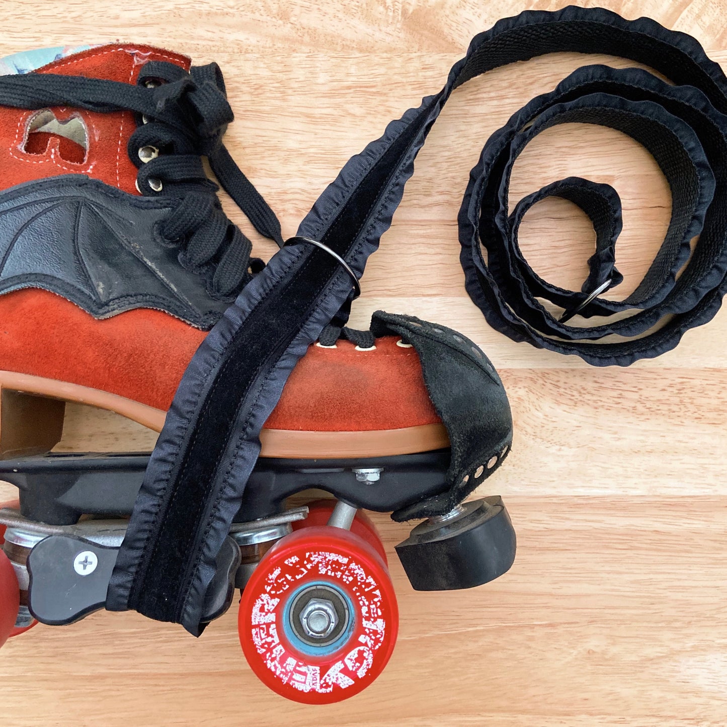 Black Velvet Ruffle Roller Skate Leash